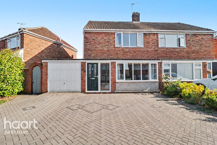 3 Bedroom Semi Detached House For Sale In Lonsdale Crescent, Dartford, DA2