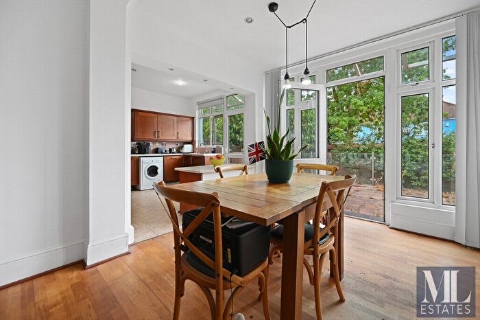 2 Bedroom Flat For Sale In Somali Road, West Hampstead, NW2