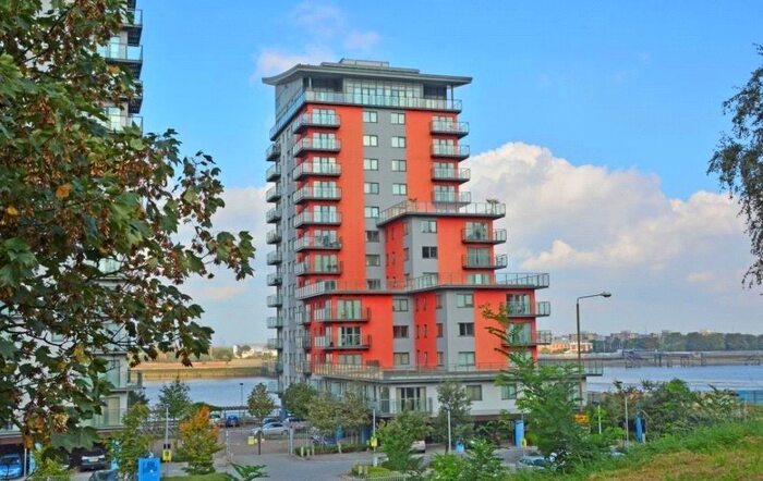 2 Bedroom Flat To Rent In Mast Quay, London, SE18