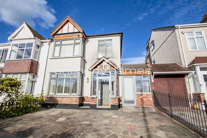 4 Bedroom Semi-Detached House To Rent In Baring Road, London, SE12