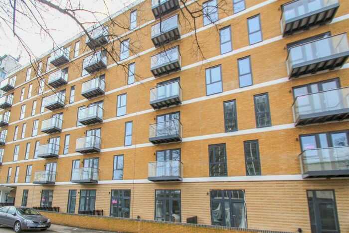 1 Bedroom Apartment To Rent In Victoria Avenue, Southend-On-Sea, SS2