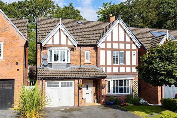 5 Bedroom Detached House For Sale In Duxbury Manor Way, Chorley, PR7