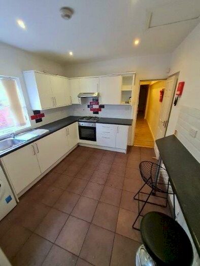 4 Bedroom Flat To Rent In Wilmslow Road, Manchester, Greater Manchester, M14