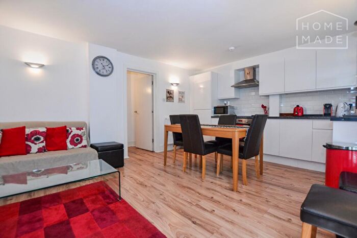 2 Bedroom Flat To Rent In Bell Street, Marylebone, NW1