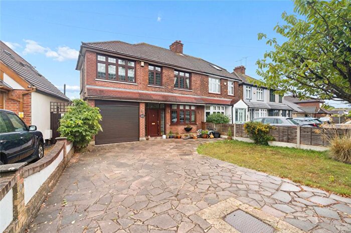 4 Bedroom Semi-Detached House For Sale In Wingletye Lane, Hornchurch, RM11