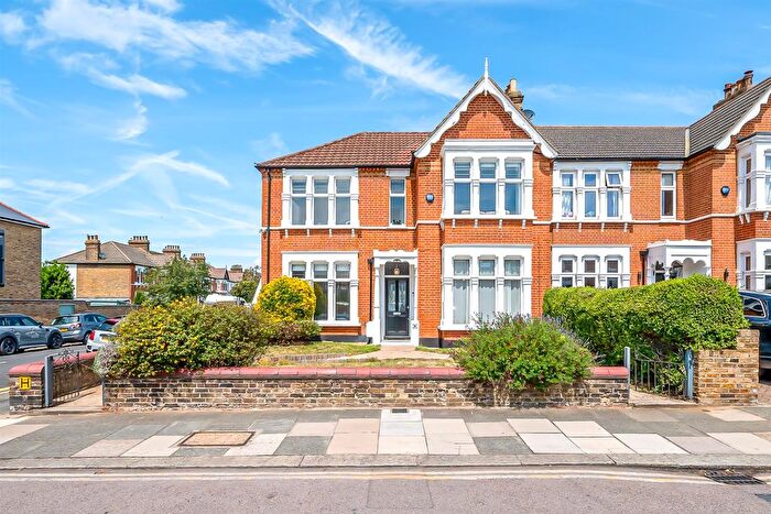4 Bedroom Semi-Detached House For Sale In Gourock Road, London, SE9