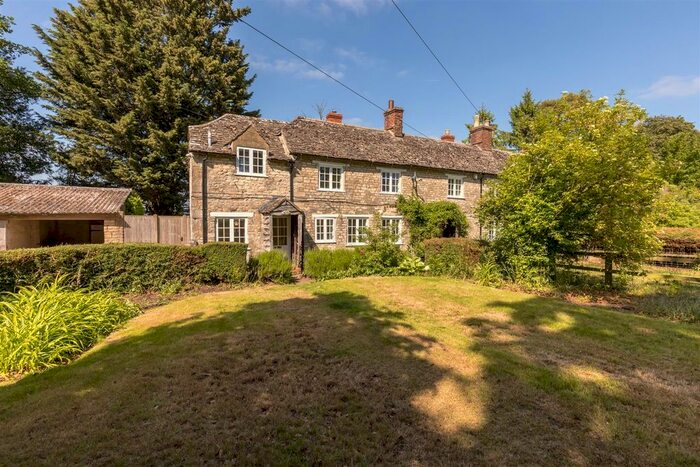3 Bedroom End Of Terrace House For Sale In Woodleys, Woodstock, OX20