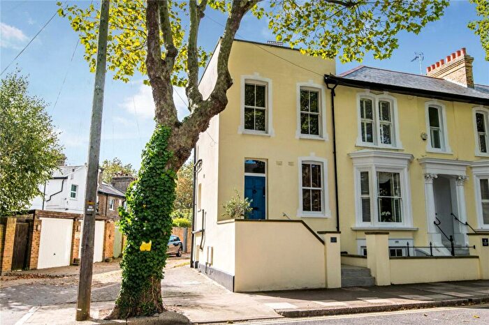 2 Bedroom Semi-Detached House To Rent In Cambridge Road, Clifftown Conservation, SS1