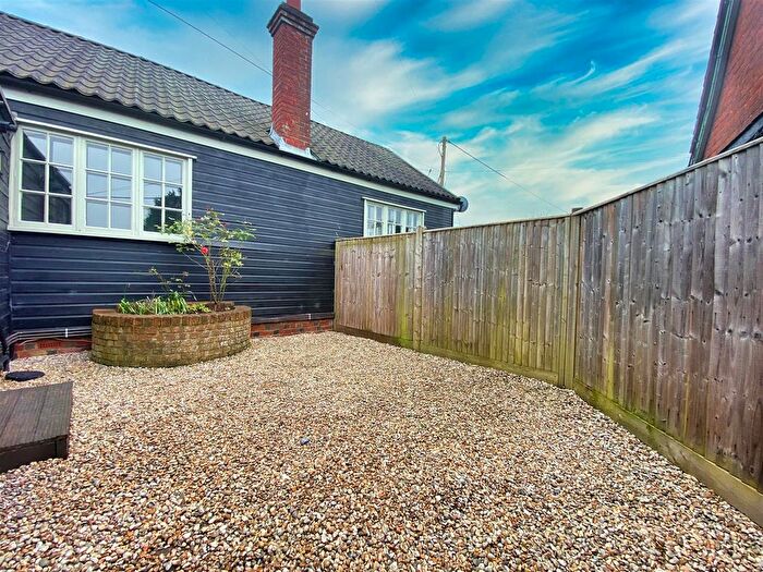 1 Bedroom Flat For Sale In Golden Cross, Hailsham, BN27