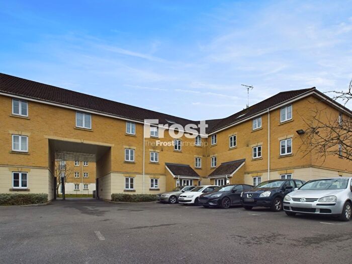 2 Bedroom Flat To Rent In Scholars Walk, Langley, Slough, Berkshire, SL3