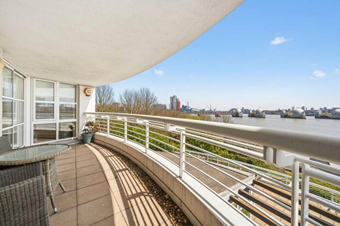2 Bedroom Flat For Sale In Barrier Point Road, Silvertown, London, E16