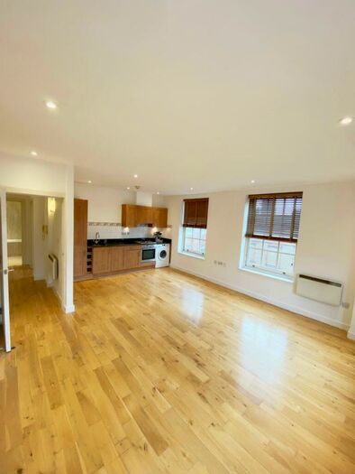 2 Bedroom Flat To Rent In Stoke Newington, High St, London, N16