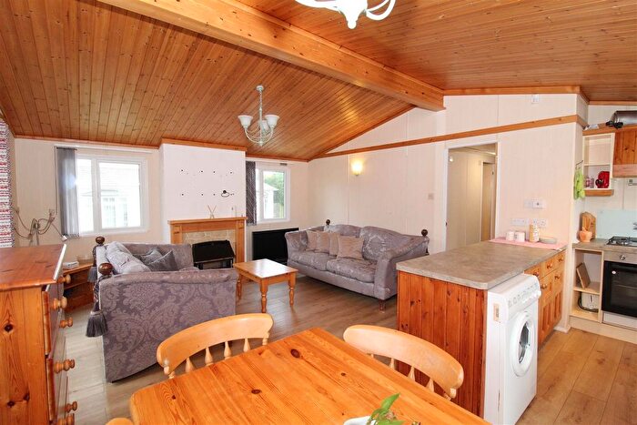 3 Bedroom Bungalow To Rent In Brighton Road, Lower Kingswood, Tadworth, KT20