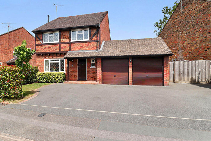 4 Bedroom Detached House For Sale In Bosman Drive, Windlesham, GU20