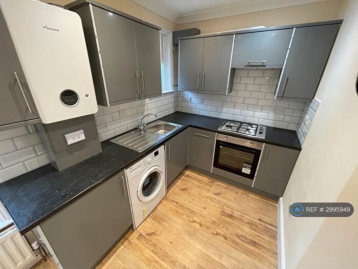 3 Bedroom Flat To Rent In Osborne Road South, Southampton, SO17