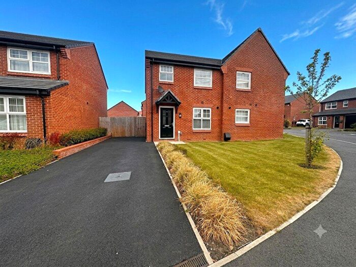 3 Bedroom Semi-Detached House For Sale In Watt Drive, East Hollinsfield, Middleton, Manchester, M24