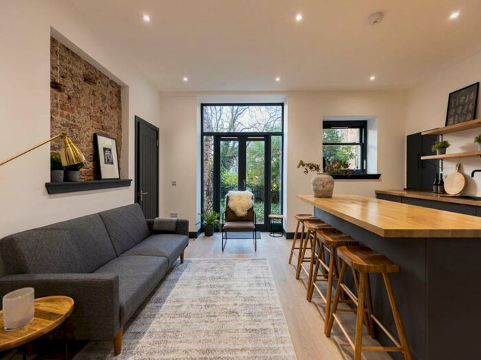 2 Bedroom Flat To Rent In Buccleuch Street, Newington, Edinburgh, EH8