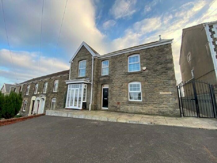 4 Bedroom Detached House To Rent In Caemawr Road, Morriston, Swansea, City And County Of Swansea., SA6