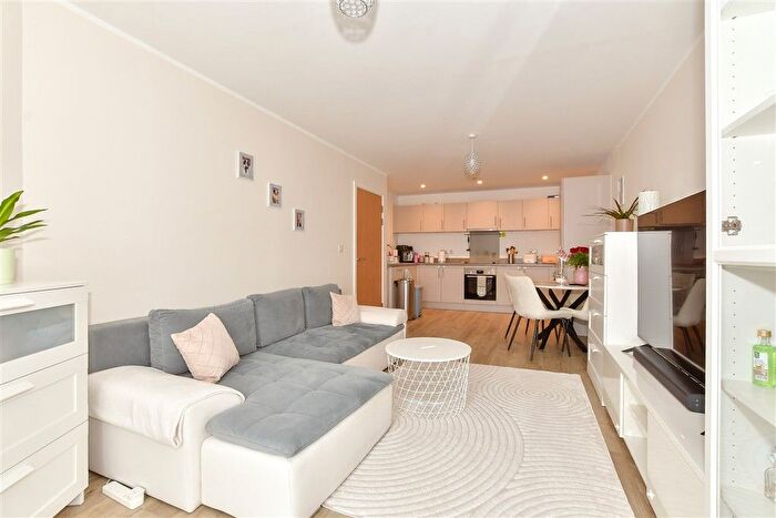 1 Bedroom Flat For Sale In Ifield Road, West Green, Crawley, West Sussex, RH11