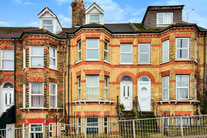 1 Bedroom Maisonette To Rent In Maidstone Road, Chatham, Kent, ME4