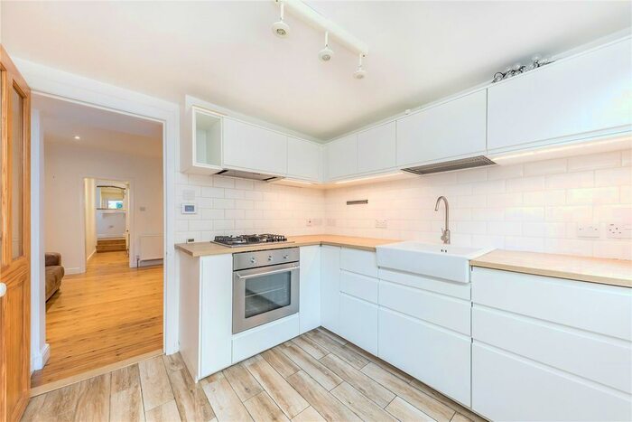 2 Bedroom Flat To Rent In Garratt Terrace, London, SW17
