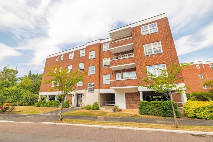 2 Bedroom Flat For Sale In Bulstrode Court, Gerrards Cross, SL9