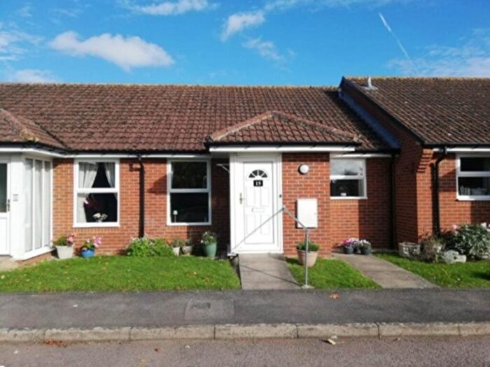 2 Bedroom Bungalow For Sale In Chiltern Close, Wallingford, OX10
