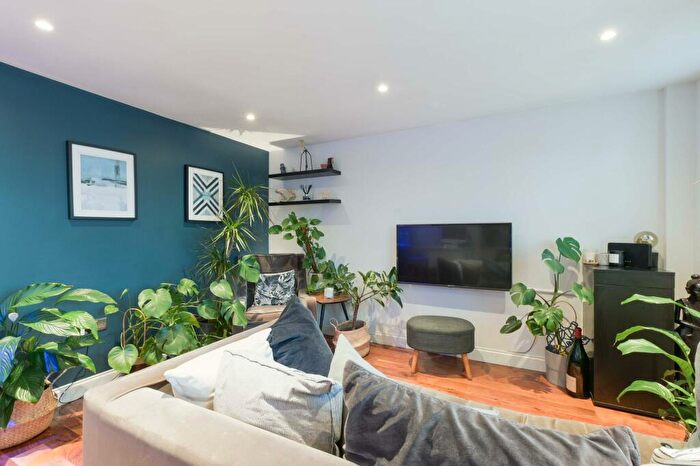 1 Bedroom Flat For Sale In Chessington Road, Ewell, Epsom, KT17