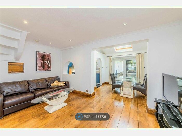 1 Bedroom Flat To Rent In Fulwell Park Avenue Twickenham, Twickenham, TW2