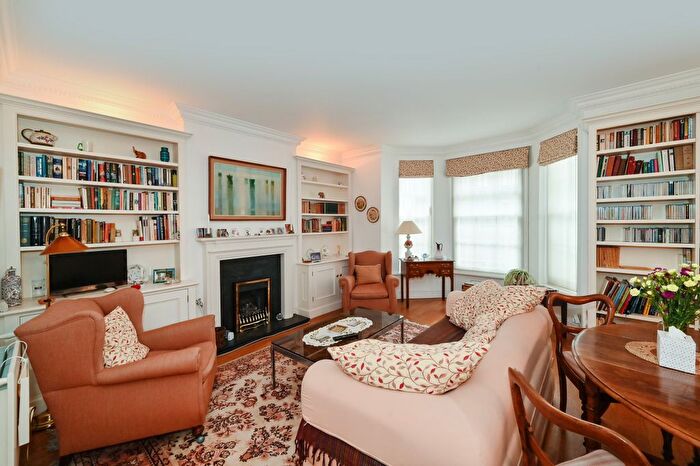 2 Bedroom Flat For Sale In Gloucester Road, London, SW7