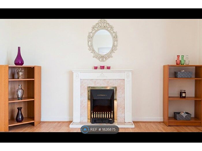 2 Bedroom Flat To Rent In Bath, Hounslow, TW3