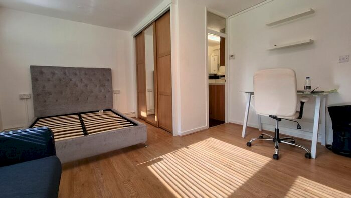 Studio To Rent In Baroness Road, London, Haggerston, E2