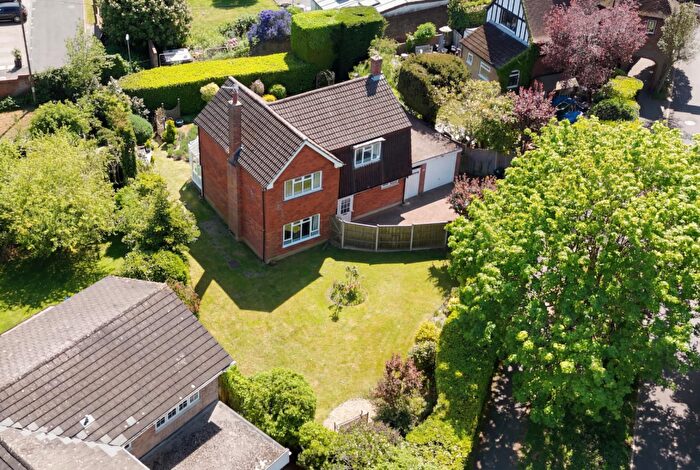 4 Bedroom Detached House For Sale In Meadway, The Chase Estate, Epsom, KT19