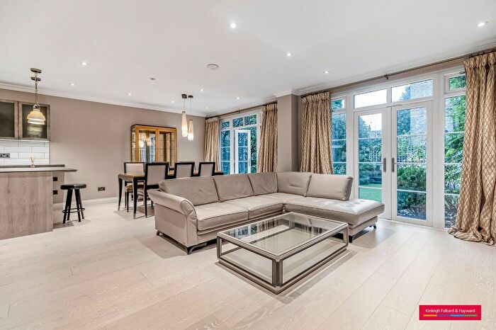 3 Bedroom Detached House To Rent In North Hill, London, N6