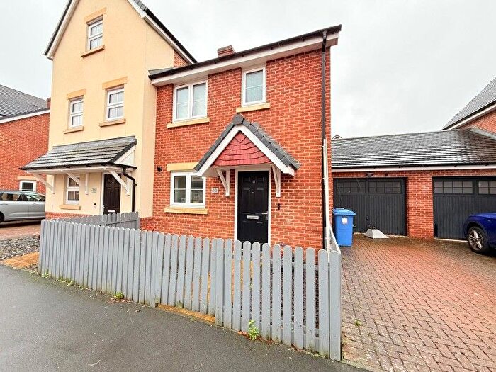 3 Bedroom Semi Detached House To Rent In Thompson Way, Farnborough, GU14