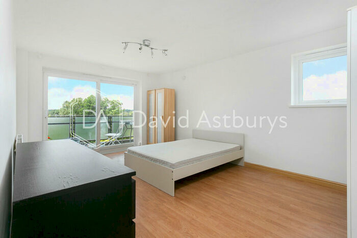 3 Bedroom Apartment To Rent In Waterfall Road, Arnos Grove, London, N11