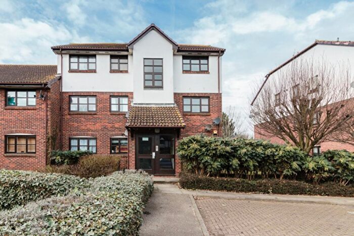 2 Bedroom Flat To Rent In Bishops Court, Stone, Kent, DA9