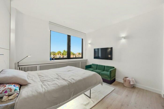 Studio To Rent In Lowlands Road, Harrow, Middlesex, HA1