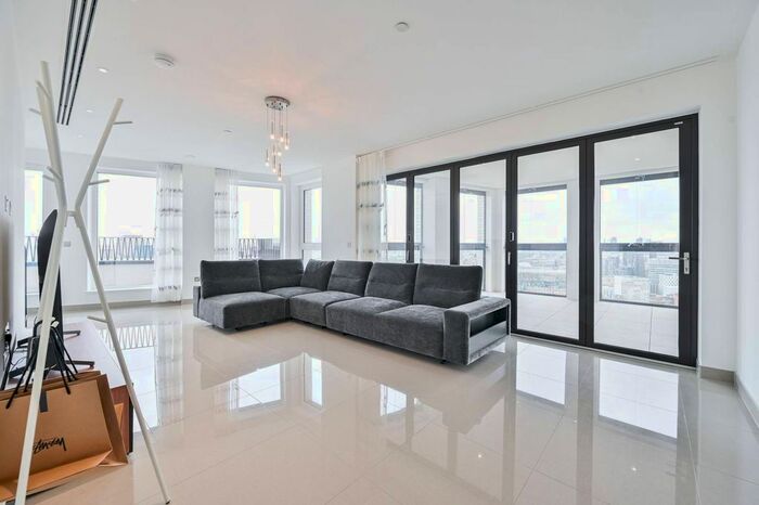 2 Bedroom Flat To Rent In Blackfriars Road, Southwark, London, SE1