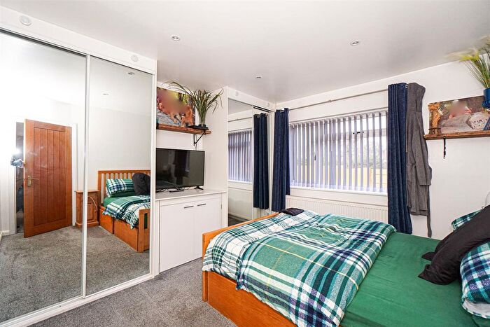 2 Bedroom Detached Bungalow For Sale In Ashford Road, Hastings, TN34