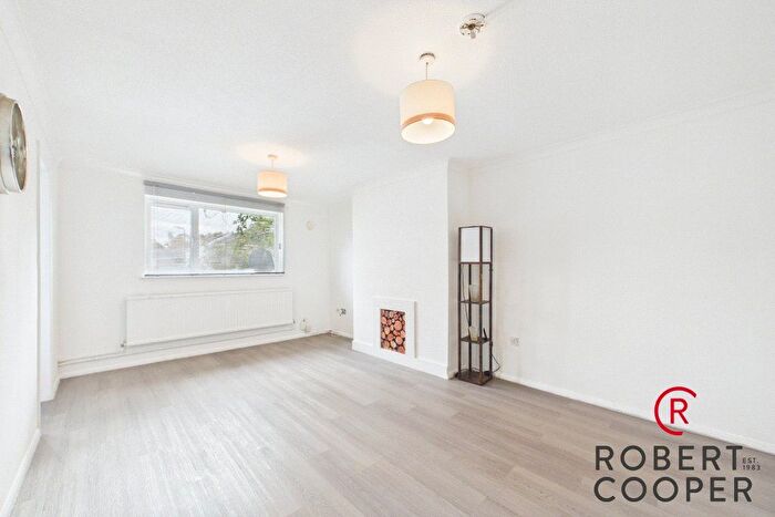 2 Bedroom Flat To Rent In Hazelmere Walk, Northolt, UB5