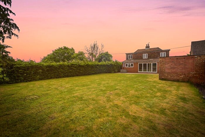 4 Bedroom Detached House For Sale In Plough Wents Road, Chart Sutton, Maidstone, ME17