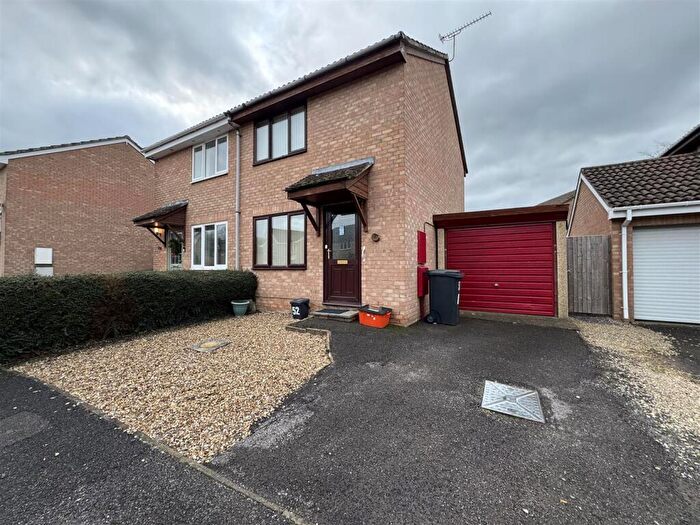 2 Bedroom Semi Detached House For Sale In Lineacre Close, Grange Park, Swindon, SN5