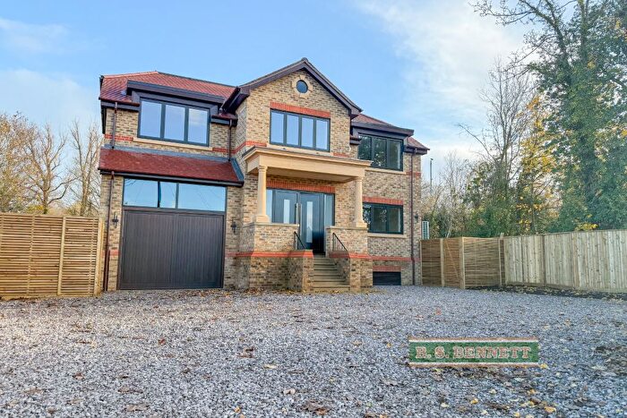 4 Bedroom Detached House For Sale In The Avenue, Wraysbury, Staines, TW19