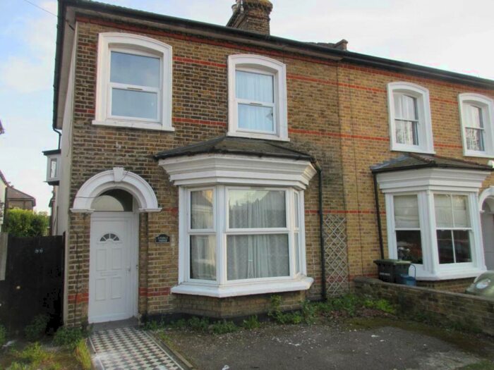 4 Bedroom Semi-Detached House To Rent In Cambridge Road, Southend On Sea, SS1