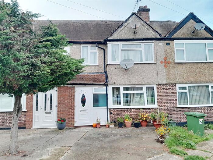 3 Bedroom Terraced House For Sale In Selan Gardens, Hayes, UB4