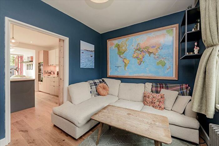 3 Bedroom Semi-detached House For Sale In Sawley Road, Shepherd's Bush, W12