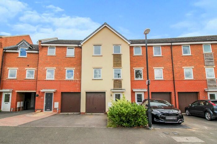 4 Bedroom Terraced House To Rent In Celsus Grove, Old Town, Swindon, SN1