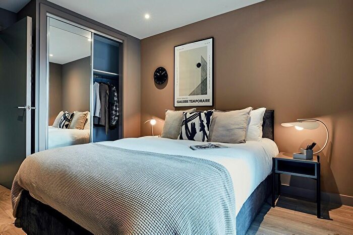 2 Bedroom Flat To Rent In Clyde Place, Glasgow, G5