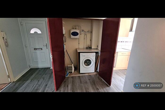 2 Bedroom Flat To Rent In Banner Road, Glasgow, G13